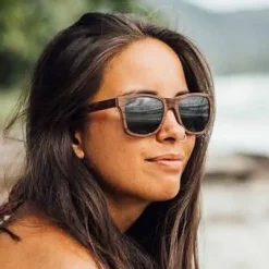 Aarni Blues aurinkolasit, Ruusupuu
