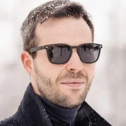 Aarni Brooks aurinkolasit, Eebenpuu