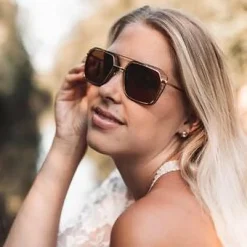 Aarni Vice aurinkolasit, Pähkinäpuu