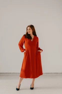 Viljava Karla kietaisumekko, Punainen